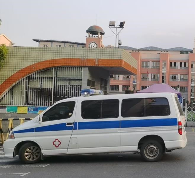 山城救护车出租护送骨折病人一公里多少钱